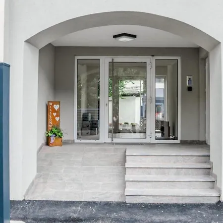 Haus Schnoell 2 *
