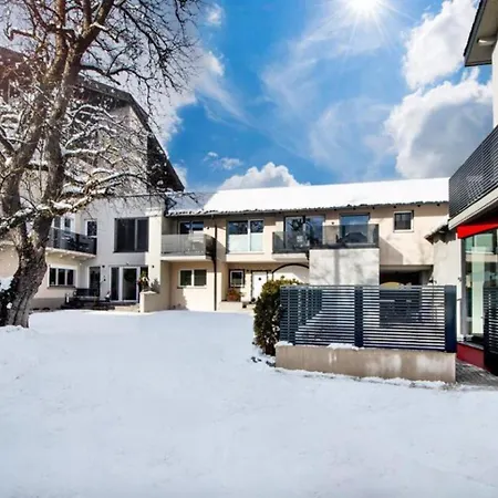 Haus Schnoell 2 *
